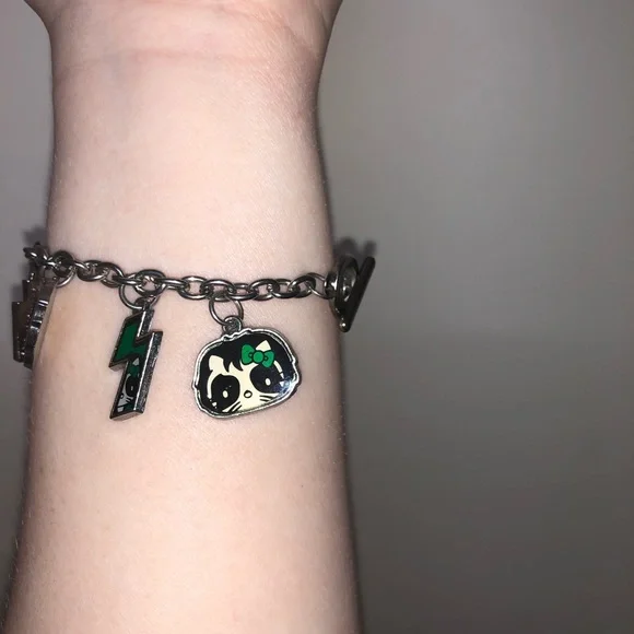 KISS x Hello Kitty Bracelet - Picture 2 of 3